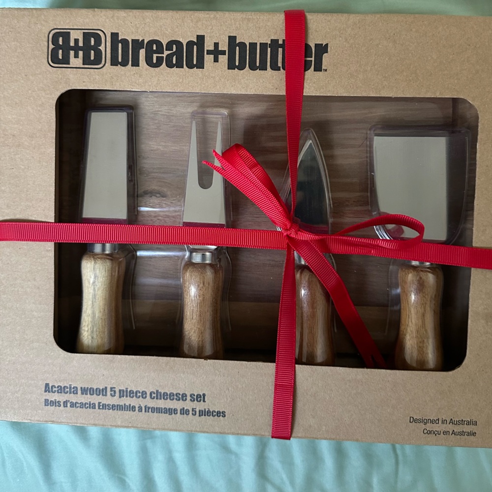 BNWT 5 piece charcuterie board gift set